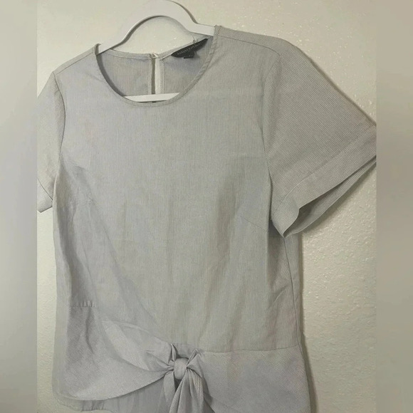 ☀️Banana Republic Front Tie Top - Picture 2 of 5